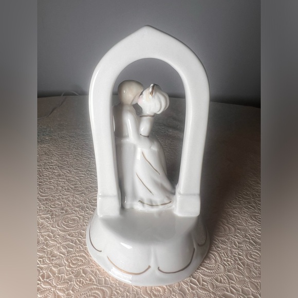 CERAMIC BRIDE & GROOM WEDDING CAKE TOPPER.NEW - Picture 2 of 6